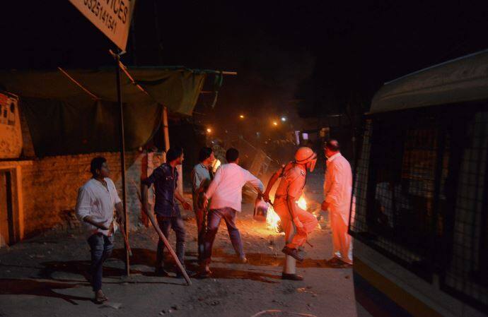 Two dead, 35 injured in Aurangabad clashes, now situation is calm महाराष्ट्र: औरंगाबाद दो दिनों की हिंसा के बाद शांति, झड़प में अब तक 2 की मौत, 51 घायल