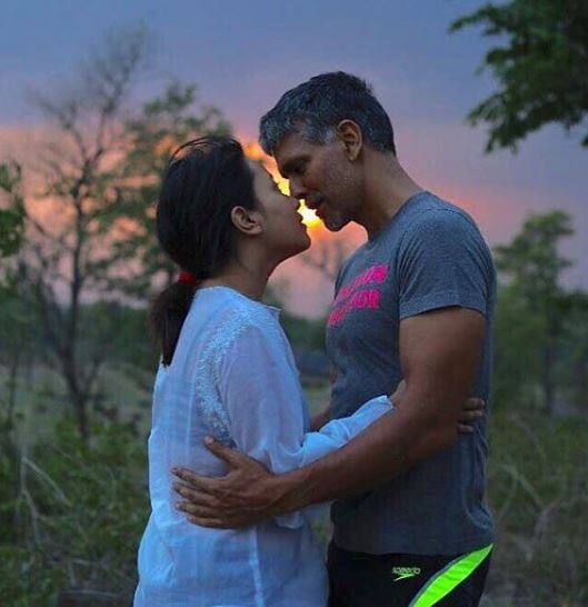 दूसरी ओर अंकिता कोंवर, मिलिंद से 25 साल छोटी हैं.  (तस्वीर: इंस्टाग्राम)