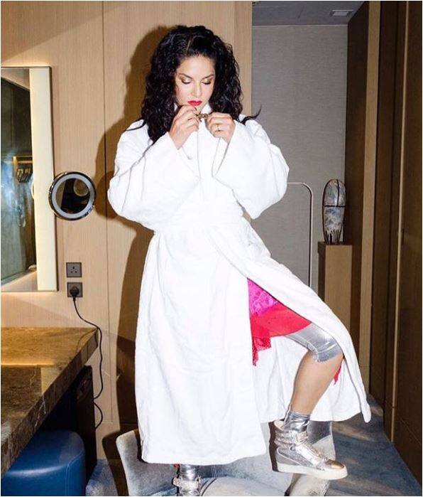 सनी लियोनी 'रागिनी एमएमएस 2' 'एक पहेली लीला' और 'जिस्म 2', जैसी फिल्मों में नजर आ चुकीं हैं. बॉलीवुड करियर शुरू करने से पहले सनी पोर्न स्टार के रूप में मशहूर थीं. (तस्वीर-इंस्टाग्राम)