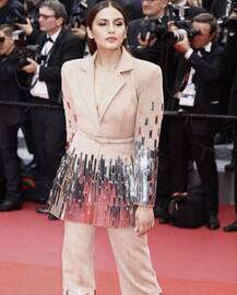 Cannes 2018: रेड कार्पेट पर हुमा कुरैशी ने अपनी स्टाइल से किया इंप्रेस