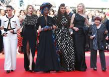 Cannes 2018: फीमेल डायरेक्टरों की कम फिल्में दिखाने को लेकर दर्जनभर स्टार्स ने रेड कार्पेट पर किया प्रोटेस्ट