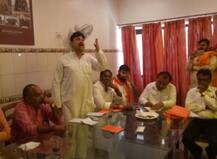 दो हिस्सों में बंटी हिन्दू युवा वाहिनी, दोनों ही बोले हम असली