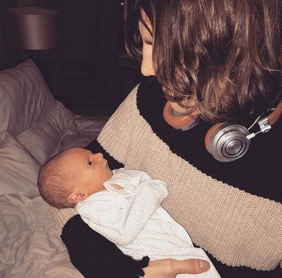 इस साल जनवरी में ऐबे क्लांसी ने एक बेटे को भी जन्म दिया जिसकी तस्वीरें वे अक्‍सर सोशल मीडिया पर पोस्ट करती रहती हैं. फोटोः इंस्टाग्राम