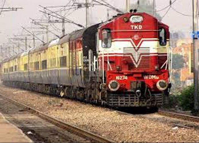 E-ticket Holders May Board Trains, Occupy Berths in Cases of 'No Show' as SC Junks Railways' Appeal वेटिंग ई-टिकट वाले यात्रियों के लिए खुशखबरी, सुप्रीम कोर्ट ने रेलवे को सुनाया आदेश