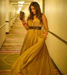 जब डिजाइनर गाउन में चूड़ा फ्लॉन्ट करती नजर आईं नेहा धूपिया