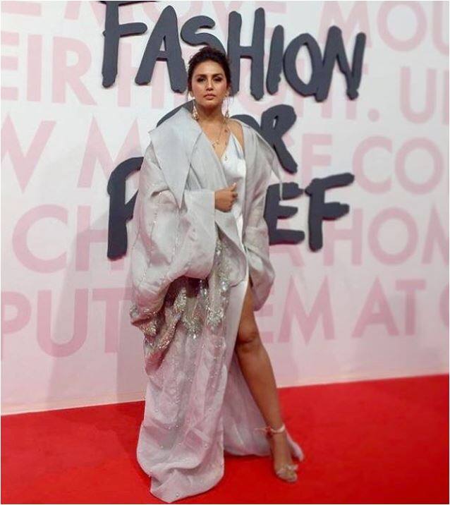 फ्रांस में आयोजित हो रहे कांस फिल्म फेस्टिवल के इस वॉक में बॉलीवुड एक्ट्रेस हुमा कुरैशी ने भी हिस्सा लिया. 