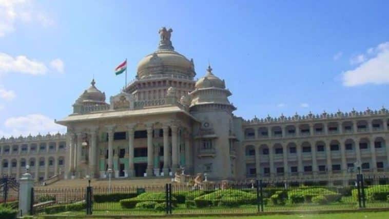 Karnataka Election: Know who will get chance to form government कर्नाटक चुनाव: सरकार बनाने का मौका बीजेपी को मिलेगा या कांग्रेस को, जानें क्या है नियम