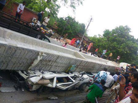 वाराणसी हादसे में 18 की मौत, सीएम ने कहा- 48 घंटे में दोषियों पर होगी कार्रवाई वाराणसी हादसे में 18 की मौत, सीएम ने कहा- 48 घंटे में दोषियों पर होगी कार्रवाई