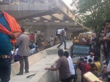 वाराणसी में पिछले काफी वक्त से बन रहा था पुल, अब हुआ दर्दनाक हादसा