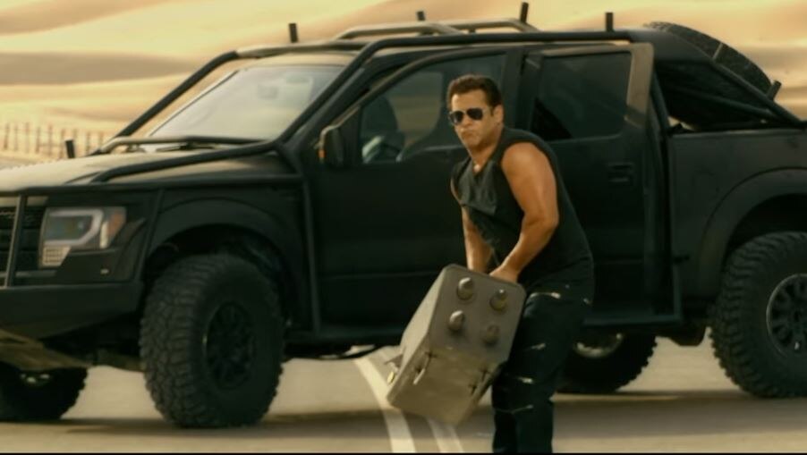 Trailer: 'RACE 3' में बंदूक छोड़ सलमान चला रहे हैं रॉकेट लॉन्चर, एक्शन से भरपूर है ट्रेलर