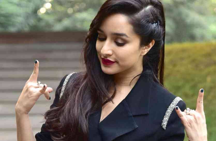shraddha kapoor becomes brand ambassador of baggit फिल्मों के साथ अब इस काम में भी हाथ आजमाएंगी श्रद्धा कपूर