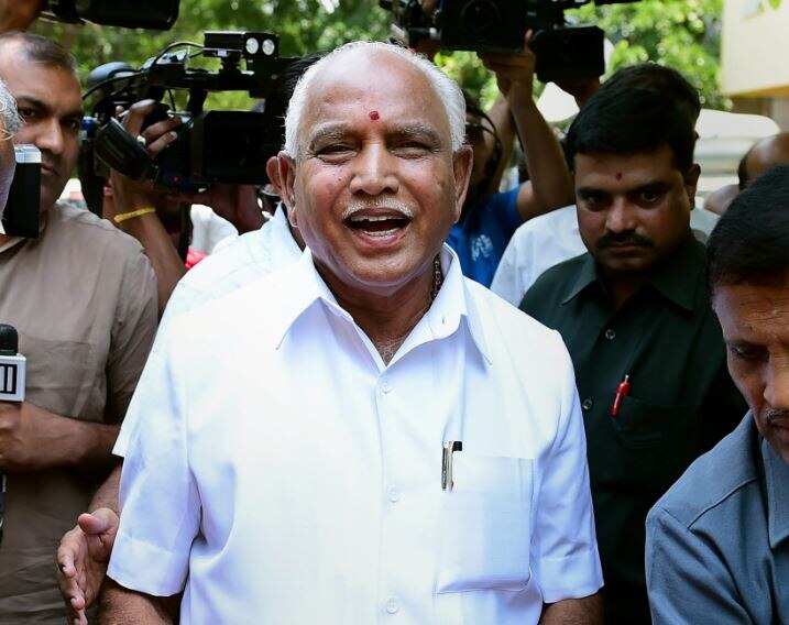 Karnataka Assembly election results: House hung, BS Yeddyurappa meets Governor Vajubhai कर्नाटक: आज सरकार बनाने का दावा पेश करेंगे येदियुरप्पा, BJP सबसे बड़ी पार्टी लेकिन बहुमत से 8 सीट दूर