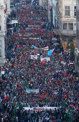 इस बीच तुर्की और दक्षिण अफ्रीका ने इस घटना की निंदा की और अपने-अपने राजदूतों को इजरायल से वापस बुलाने की घोषणा की है.