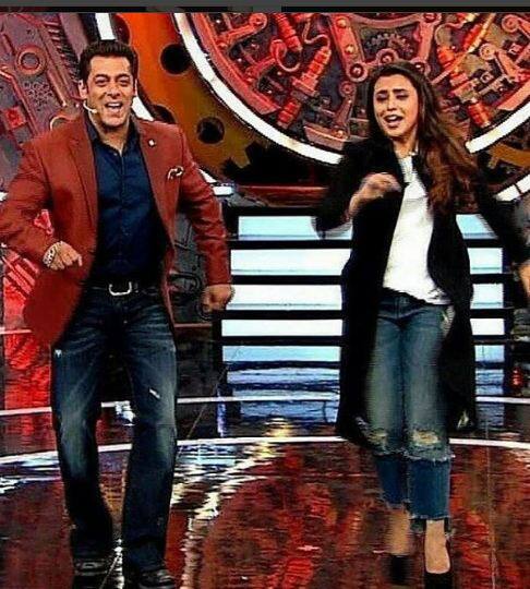 दिलचस्प बात ये है कि फिल्म का प्रमोशनल इवेंट हो या किसी शो में शिरकत करनी हो बॉलीवुड सेलेब्स रिप्ड जींस में ही नजर आ रही हैं. फोटोः इंस्टाग्राम