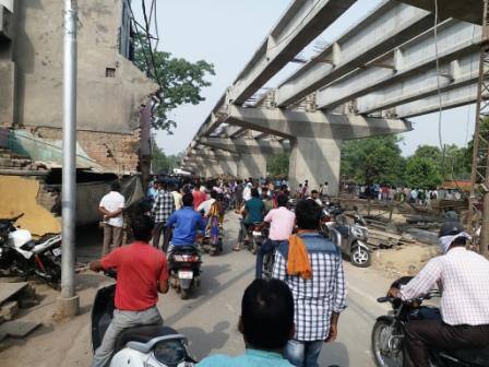 वाराणसी हादसे के बाद भी लापरवाही बरकरार, सीएम की सुरक्षा से भी खिलवाड़