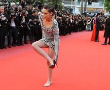 Cannes 2018: इस एक्ट्रेस के साथ हुआ कुछ ऐसा कि इसने रेड कार्पेट पर नंगे पांव चलने का किया फैसला