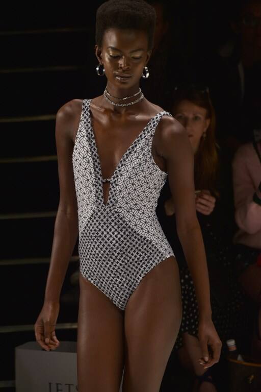 सिडनी बेस्ड डिजाइन टीम स्केच तैयार करती है. इसके बाद रीयल महिलाओं की फिगर के हिसाब से अलग-अलग स्ट्रक्चर तैयार किए जाते हैं. फोटोः एएफपी