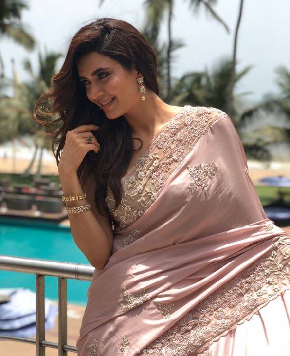 करिश्मा कहती हैं कि उन्होंने अपने करियर की शुरुआत बालाजी टेलीफिल्म्स के साथ की, तो जब उन्हें बालाजी से फोन आया, उनके लिए एक सपना सच होने जैसा था. करिश्मा के मुताबिक यह एक तरह से फिर से परिवार के साथ काम करने जैसा था.