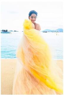 Cannes 2018: सोनम कपूर ने दूसरे दिन अपनी स्टाइल से किया इंप्रेस, देखें तस्वीरें