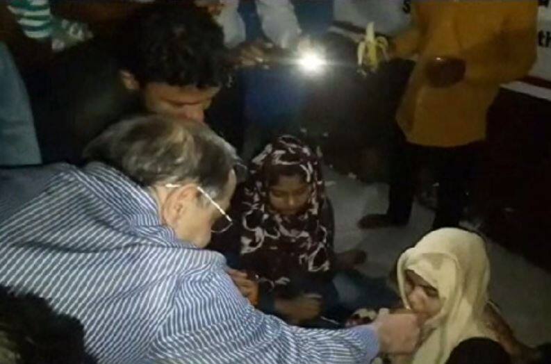 जिन्ना तस्वीर विवाद: AMU छात्रों ने खत्म किया धरना और भूख हड़ताल aligarh muslim university students hunger strike end जिन्ना तस्वीर विवाद: AMU छात्रों ने खत्म किया धरना और भूख हड़ताल