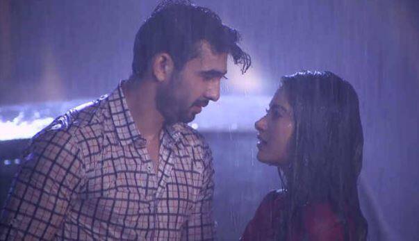 पिछले दिनों शो के मेकर्स ने सिम्मी की बेटी अन्नया की मौत के राज से पर्दा हटाने का फैसला किया था. लेकिन अब मेकर्स आदी और इशिता को सेंटर प्वाइंट बनाते हुए नया ट्विस्ट लाने वाले हैं.