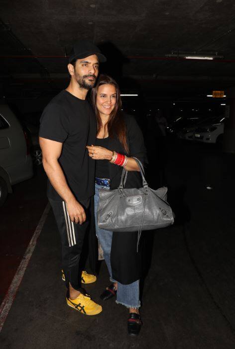 शादी के अलग दिन ही नेहा और अंगद यूएस के लिए एजुकेशन कैंपेन पर निकल गया थे.  (तस्वीर: मानव मंगलानी)