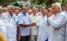 बीजेपी-कांग्रेस में सीटों का खेल जारी, दो ने \'हाथ\' पकड़ा तो दो ने \'कमल\' खिलाया