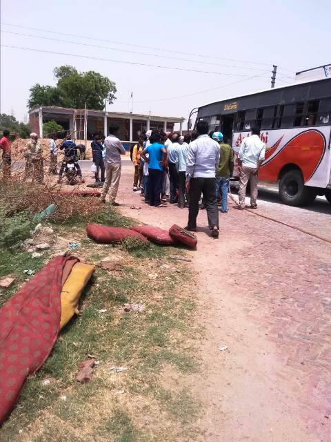 हादसे में जहनाबाद कोड़ा निवासी तबस्शुम (37) पत्नी सिराज , अयूब (13) पुत्र सिराज ,कापिल निवासी राजा राम पाल (62) पुत्र स्व बदलू पाल, ईंटारोरा गोपालपुर निवासी रिन्की (19) पुत्री छोटे लाल निषाद , कोरौना विधनू निवासी अन्जली सिंह (42) पत्नी राकेश सिंह चन्देल आदि आंशिक रूप से घायल हो गए. जिन्हें प्राथमिक उपचार दिलवाने के बाद पीछे से आ रही दूसरी बस से भेजा गया.