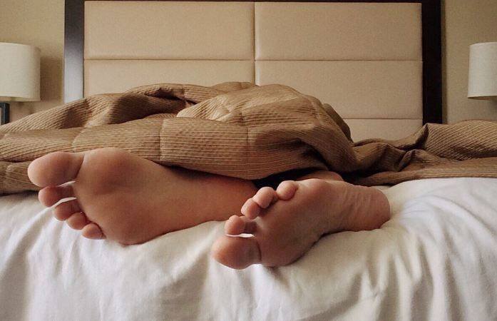 अमेरिका के कैरोलिना स्टेट यूनिवर्सिटी के डाक्टोरल प्रोग्राम के छात्र मेगन थोएम्मेस का कहना है कि इंसान के खुद के शरीर के करीब 35 फीसदी जीवाणु उनके बिस्तर में होते हैं जिनमें मल के अलावा मुंह और त्वचा के जीवाणु शामिल हैं. फोटोः गूगल फ्री इमेज