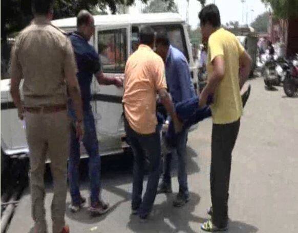 लड़के के बेहोश होते ही रेलवे पुलिस ने उसको सरकारी अस्पताल में भर्ती कराया. मंजू पाल ने बताया कि पूछताछ में पता चला कि लड़की नाबालिग है इसलिए इस बात का पता लगाया जाएगा की लड़का कहीं लड़की को जबरन भगा कर तो नहीं लाया है.