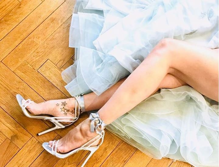 इस ड्रेस के साथ नेमकोवा ने जो फुटवियर पहना वो उन्हें इतनी पसंद आई कि अपने इंस्टा पर उसकी तस्वीर भी उन्होंने पोस्ट की.