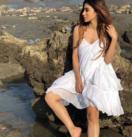 अपकमिंग सीरियल 'नागिन' सीजन 3 में मौनी रॉय के नहीं होने से निराश फैंस के लिए खुशखबरी है. मीडिया रिपोर्ट्स के मुताबिक मौनी रॉय जल्द ही एकता कपूर के नए शो से कमबैक कर सकती हैं.