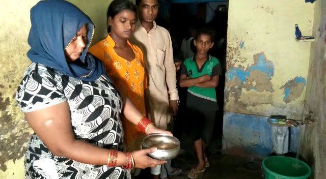 Blood like water and flash pieces came out from the water tank in MuzaffarNagar मुज़फ्फरनगर:  टंकी से निकलने लगा खून जैसा पानी और मांस के टुकड़े