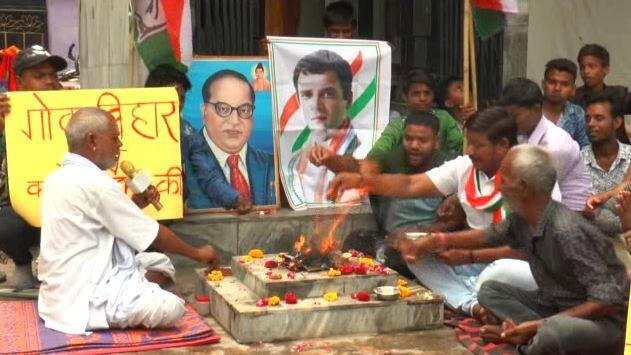 महानगर कांग्रेस कमिटी ने आरोप लगाया कि पूर्व में जो विधानसभा चुनाव हुए हैं जैसे गोआ ,बिहार ,मणिपुर सबसे बड़े दल होने के बाद भी हमें सरकार बनाने का मौका नहीं मिला. इसी तरह से कर्नाटक में भी हमें मौका नहीं दिया गया और संविधान को ताख पर रखकर ,बीजेपी के येदुरप्पा को शपथ ग्रहण करा दिया गया.ये सब बीजेपी की साजिश है.