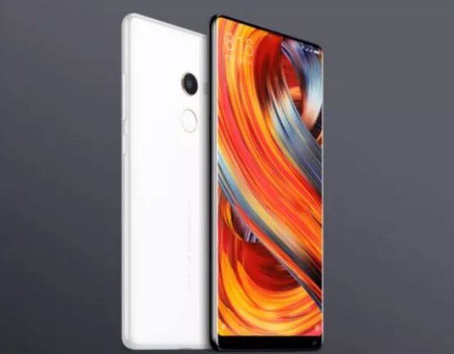 स्पेसिफिकेशन की बात करें तो Mi Mix 2 में इसमें 5.9 इंच की स्क्रीन दी गई है जो एज-टू-एज यानी बेजल-लेस है जो 18:9 एस्पेक्ट रेशियो के साथ आती है. डिस्प्ले फुल HD+ 2160 x 1080 रिजॉल्यूशन के साथ आता है.