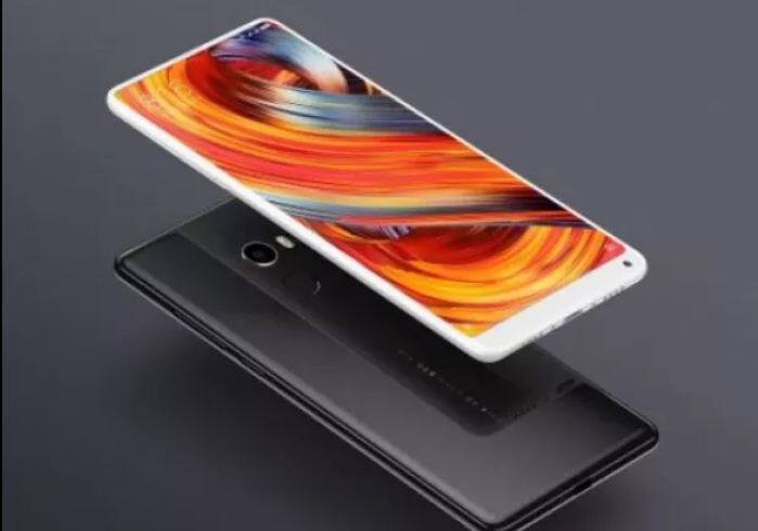 Mi Mix 2 कंपनी के ओएस MIUI 9 पर चलता है जो एंड्रॉयड 7.1 नॉगट पर बेस्ड है. स्मार्टफोन को पावर देने के लिए 3400mAh की बैटरी दी गई है. जो क्विक चार्जिंग तकनीक 3.0 सपोर्ट करता है. खास बात ये है कि इसमें 3.5mm ऑडियो जैक नहीं दिया गया है.