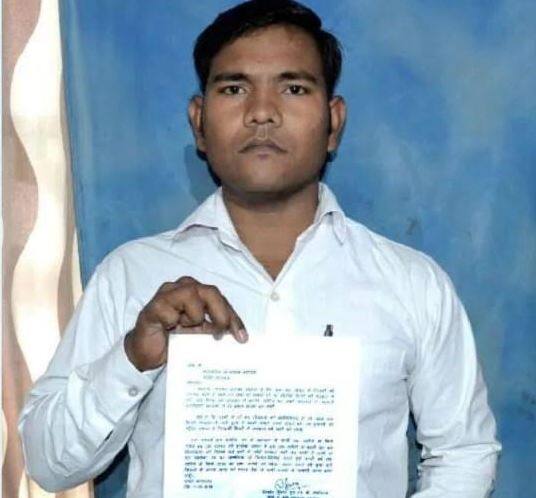 ताजनगरी आगरा में नज़र आया नायक ,एक महीने के लिए बनना चाहता है सीएम Agra's youth urges PM Narendra Modi to make him the Chief Minister of UP ताजनगरी आगरा में नज़र आया नायक ,एक महीने के लिए बनना चाहता है सीएम