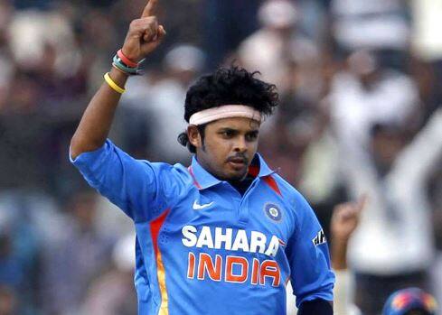 स्पॉट फिक्सिंग की वजह से टीम इंडिया से बाहर होने वाले तेज गेंदबाज श्रीसंत 'खतरों के खिलाड़ी 9' का हिस्सा बन सकते हैं. बता दें कि यह पहला मौका नहीं होगा जब कोई खिलाड़ी इस शो का हिस्सा बनेगा. इससे पहले रेसलर गीता फोगाट भी सीजन 8 का हिस्सा बन चुकी है.