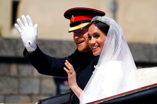 Royal wedding: Know all about Meghan Markle wedding dress मेगन की वेडिंग गाउन पर काढ़े गए थे राष्ट्रमंडल के 53 देशों के खास फूल, यहां है पूरी जानकारी