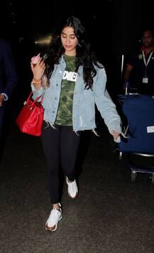 In Pics: बेटी जाह्नवी को एयरपोर्ट लेने पहुंचे बोनी, गले लगाकर किया प्यार