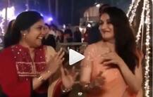 Video: 24 साल बाद रेणुका शहाणे ने फिर निकाली \'देवर की बारात\', माधुरी दीक्षित भी जमकर थिरकीं