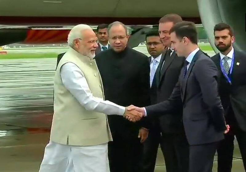 PM Modi to Meet Russian Prez Putin for Informal Summit Today रूस के सोची शहर पहुंचे पीएम मोदी, दोपहर 3.35 बजे होगी पुतिन से मुलाकात