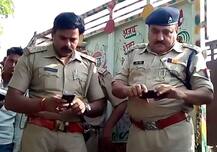 पेड़ से लटकते मिले प्रेमी जोड़े के शव, ऑनर किलिंग की आशंका