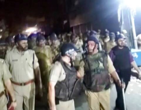 यूपी: दंगे की आग में झुलसने से बचा लखनऊ, मामूली बात को लेकर दो समुदायों में झड़प यूपी: दंगे की आग में झुलसने से बचा लखनऊ, मामूली बात को लेकर दो समुदायों में झड़प