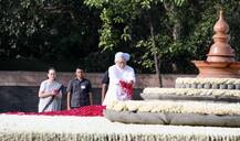 राजीव गांधी पुण्यतिथि: सोनिया, राहुल, प्रियंका और मनमोहन ने दी श्रद्धांजलि