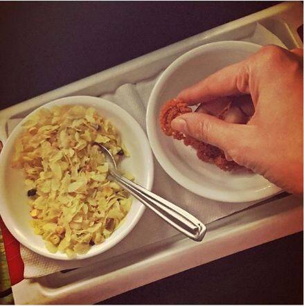 यहां तक पद्मावत फिल्म की शूटिंग के दौरान संजय लीला भंसाली का नाश्ता चुराने तक की फोटो दीपिका ने शेयर की हैं. फोटोः इंस्टाग्राम 