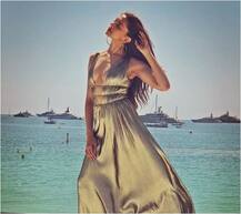 कांस के बाद अब इस अंदाज में नजर आईं दीपिका, ब्लैक ऑफ शोल्डर गाउन में दिखाए जलवे