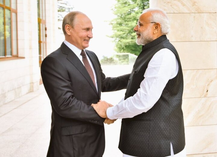 PM Narendra Modi meets Russian President Vladimir Putin भारत-रूस के द्विपक्षीय संबंधों में नई जान फूंकेगा पीएम मोदी का दौरा: राष्ट्रपति पुतिन