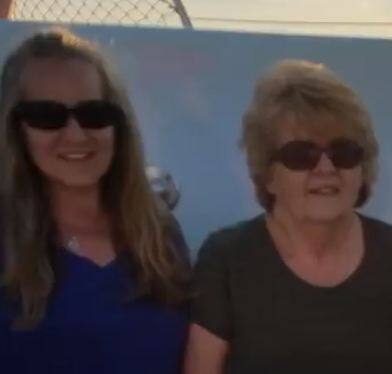 बाद में कैरोल की मौत के लिए जिम्मेदार इंफेक्शन के सैंपल कलेक्ट करने की जांच होनी शुरू हुई. तब रिचर्ड ने बताया कि उनकी पत्नी कुछ देर हॉटल के हॉट टब में बैठी थीं. जहां पर कुछ दाग-धब्बे जैसे बैक्टीरिया थे. कैरोल ने उन बैक्टीरिया को दाग-धब्बे समझ कर नजरअंदाज कर दिया. नतीजन उनकी मौत हो गईं.  फोटोः फेसबुक