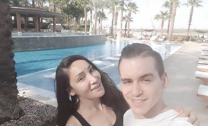 बता दें कि सोफिया अपने से 10 साल छोटे शख्स से पिछले साल शादी की थीं. एक साल से भी कम वक्त तक चला उनका यह रिश्ता बीते महीने टूट गया.